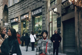 �i���j�[�j�̑O��